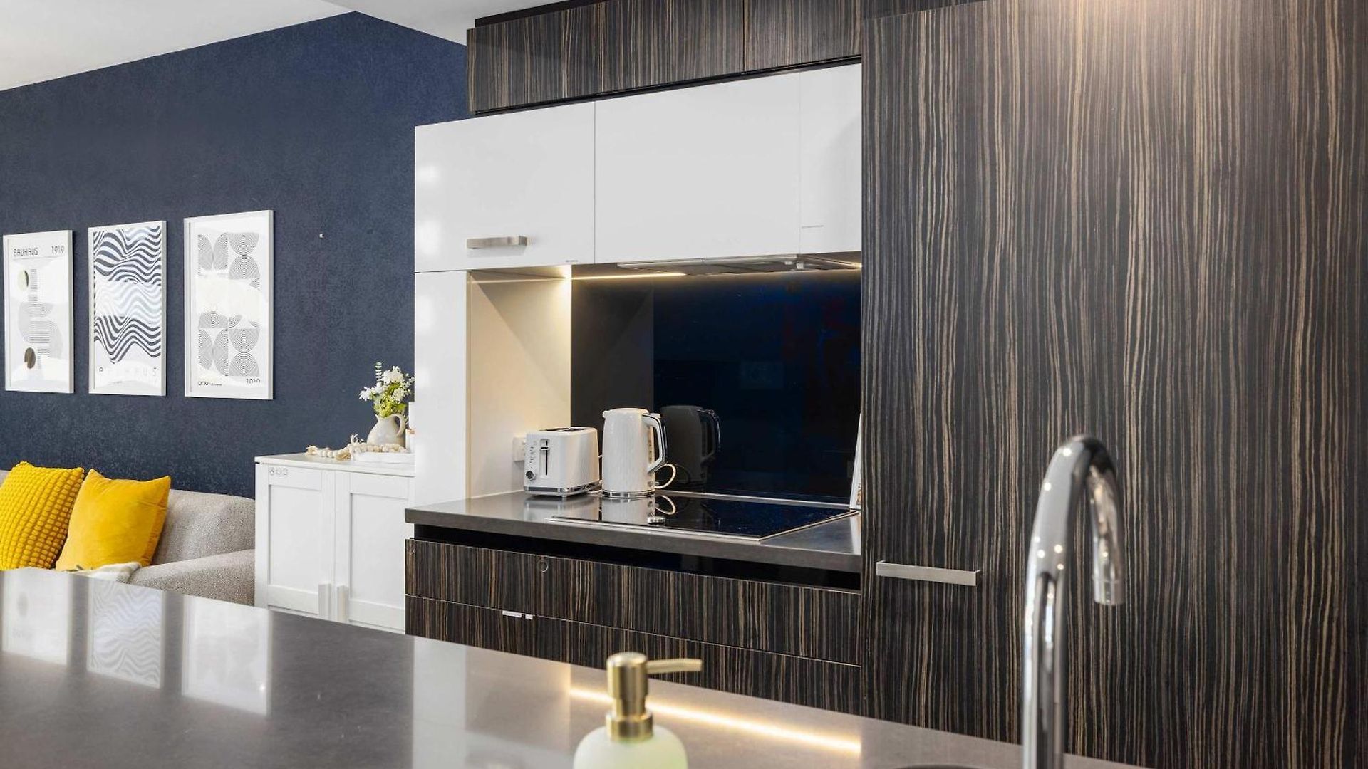 Elegant 2br Haven In The Trendy Fortitude Valley Apartment Brisbane