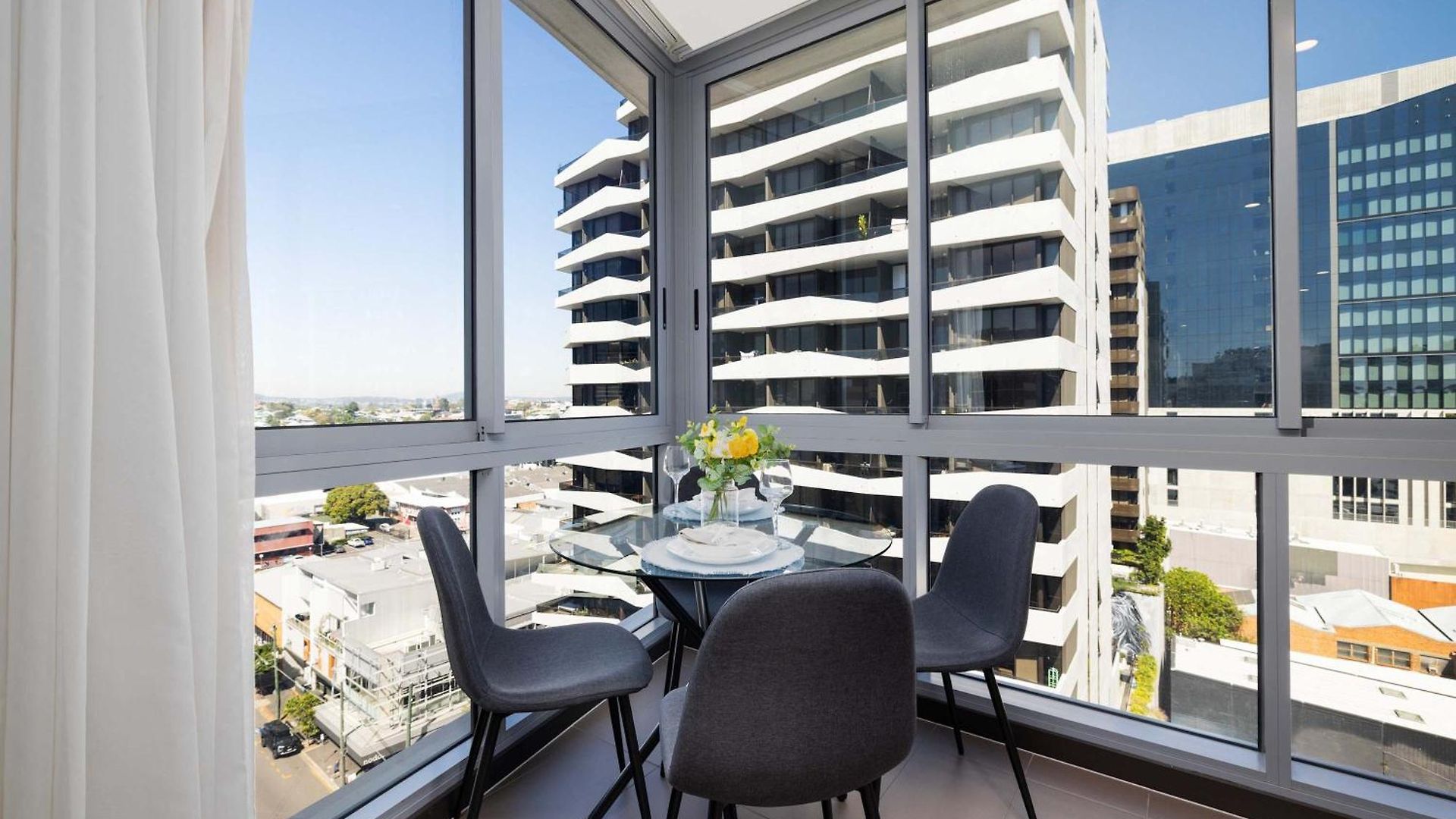 Elegant 2br Haven In The Trendy Fortitude Valley