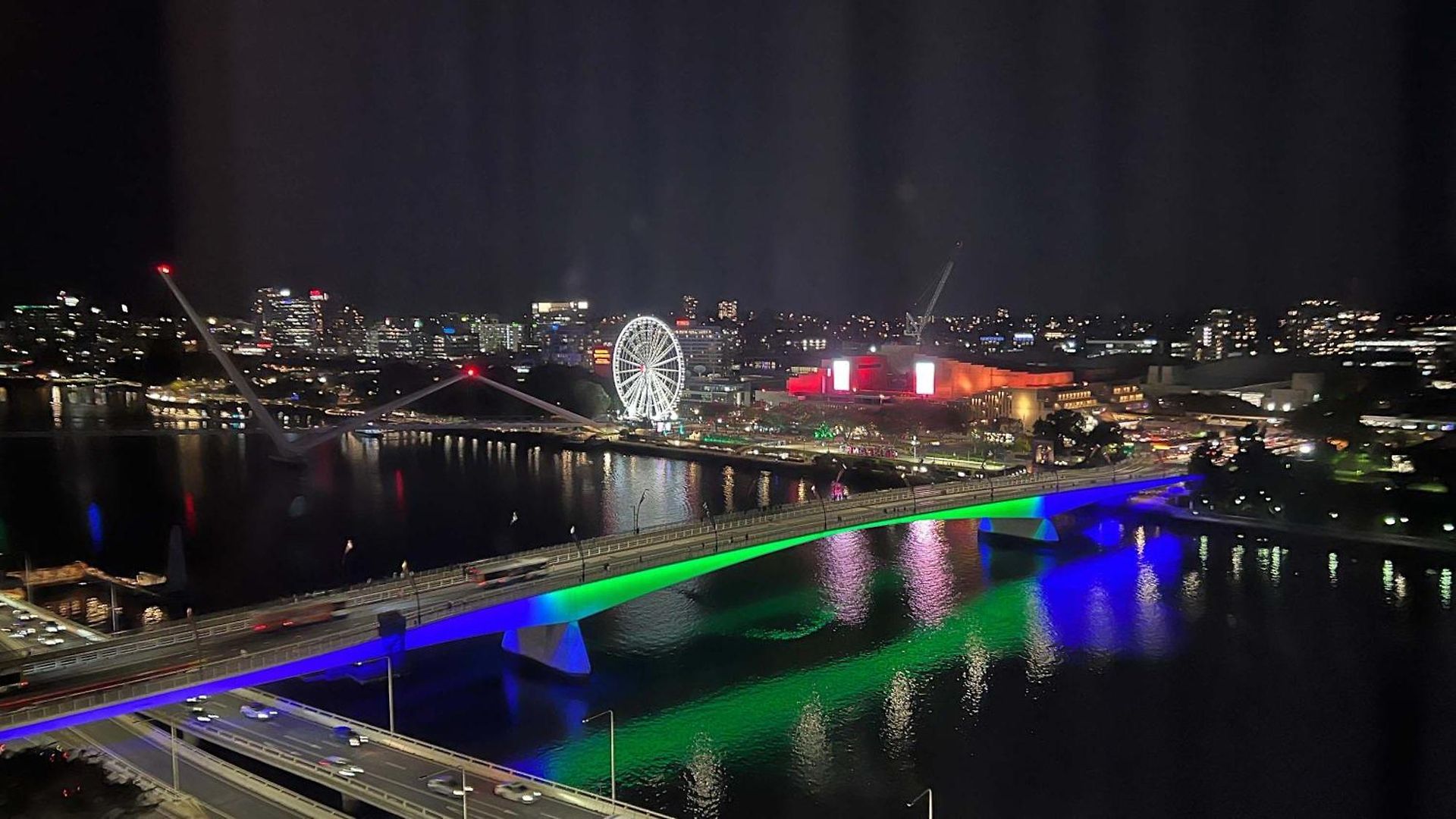 Luxury 1br In River Firework View Apartment Brisbane