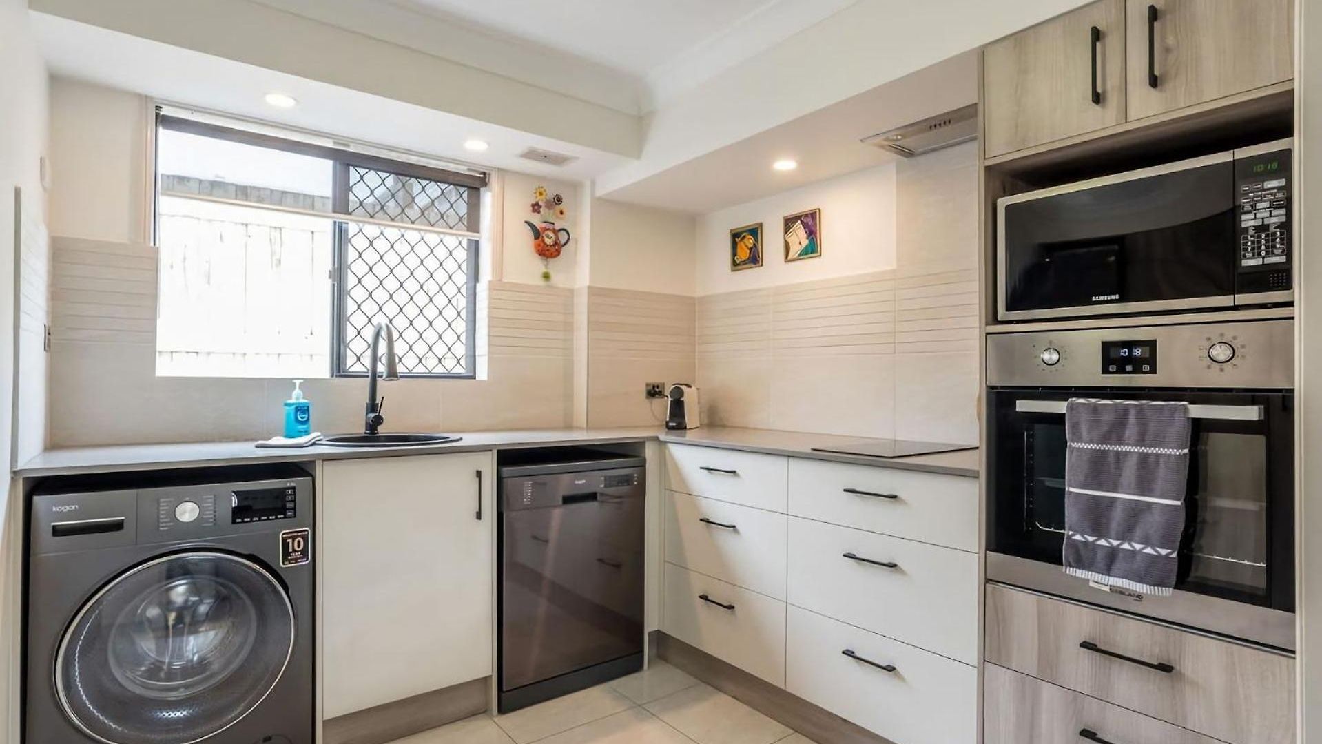 Guest house Coastal Calm At Plumeria Place Brisbane