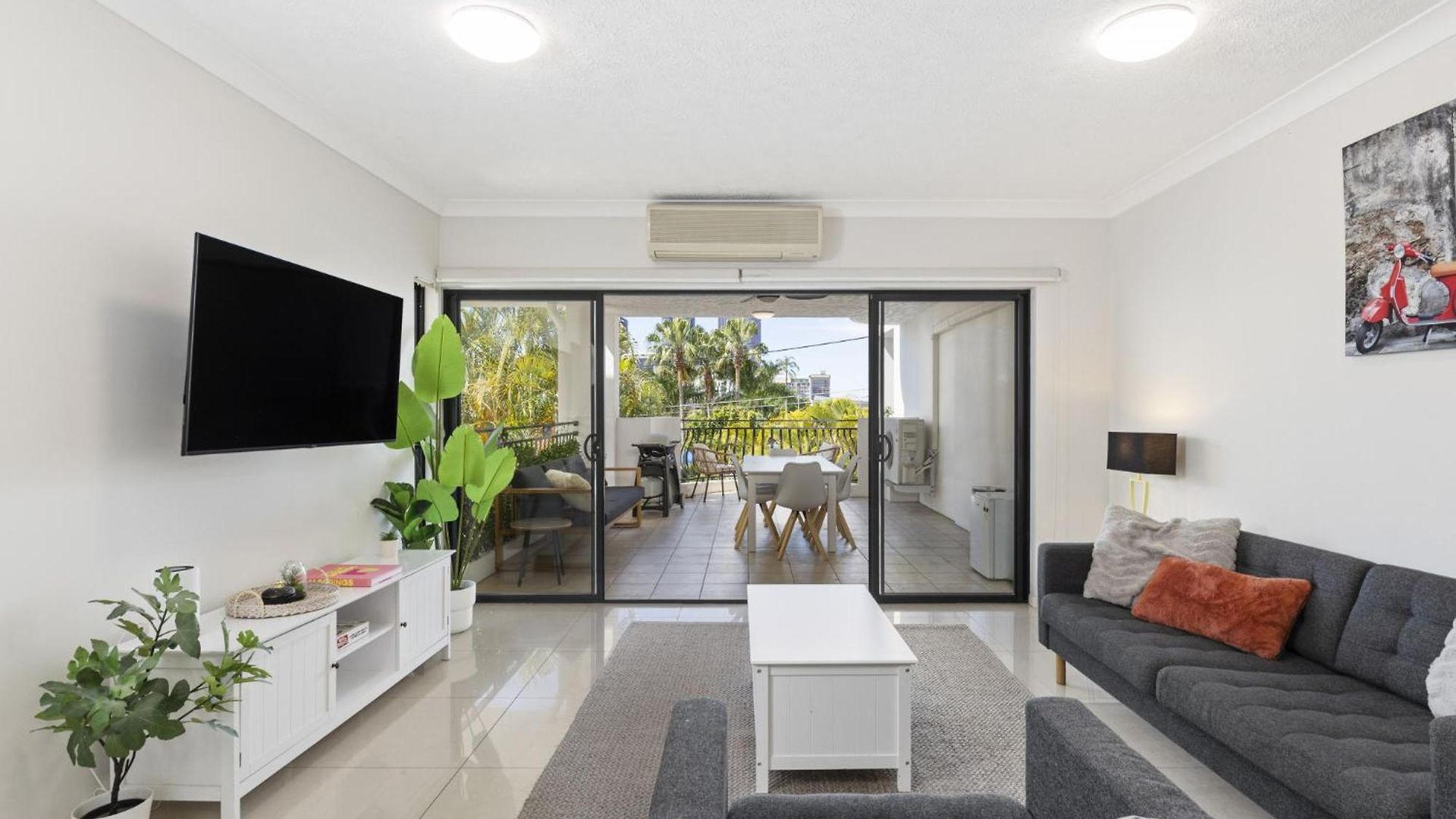 South 2-bed With Views & Parking *