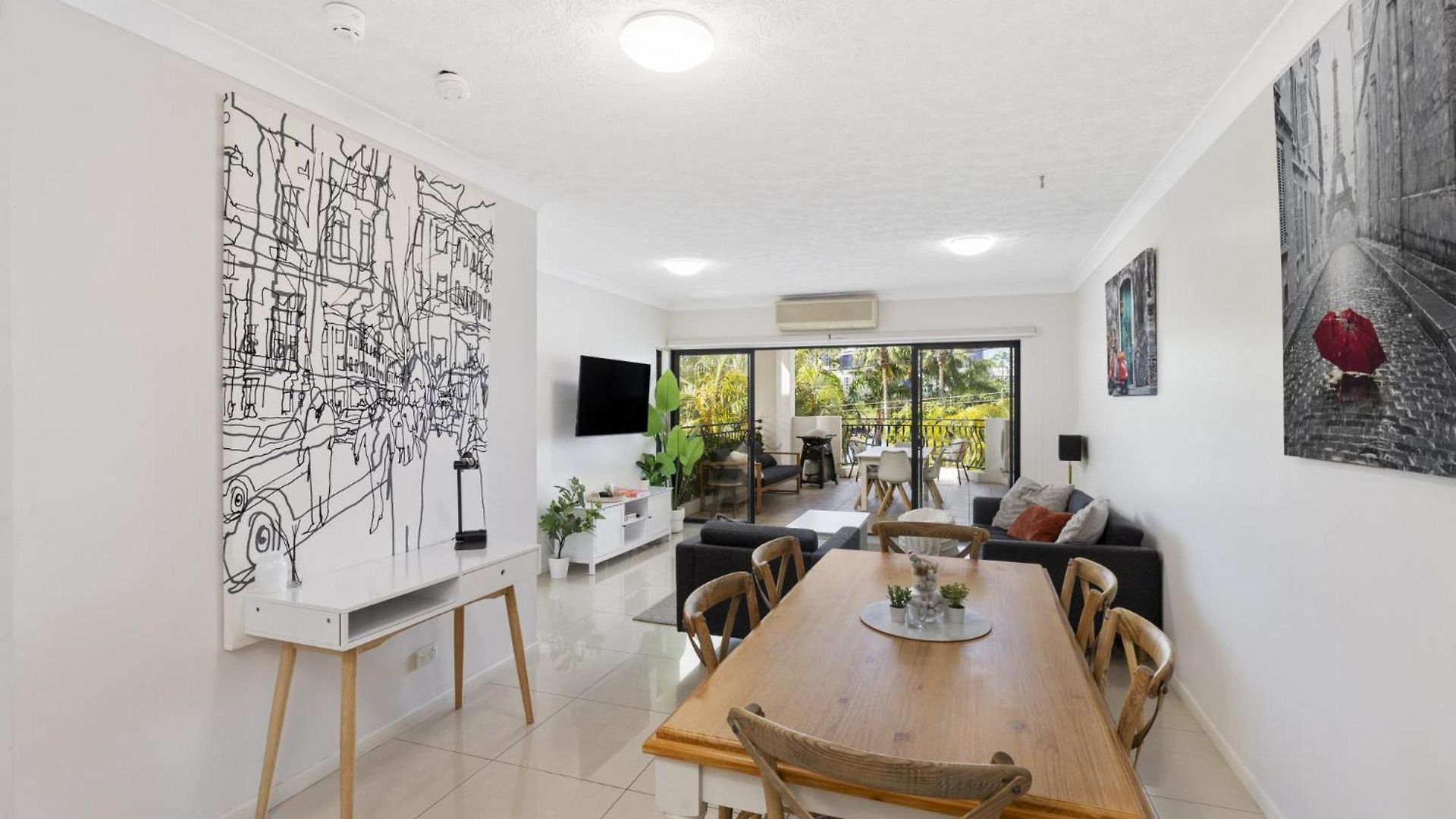 South 2-bed With Views & Parking * Brisbane