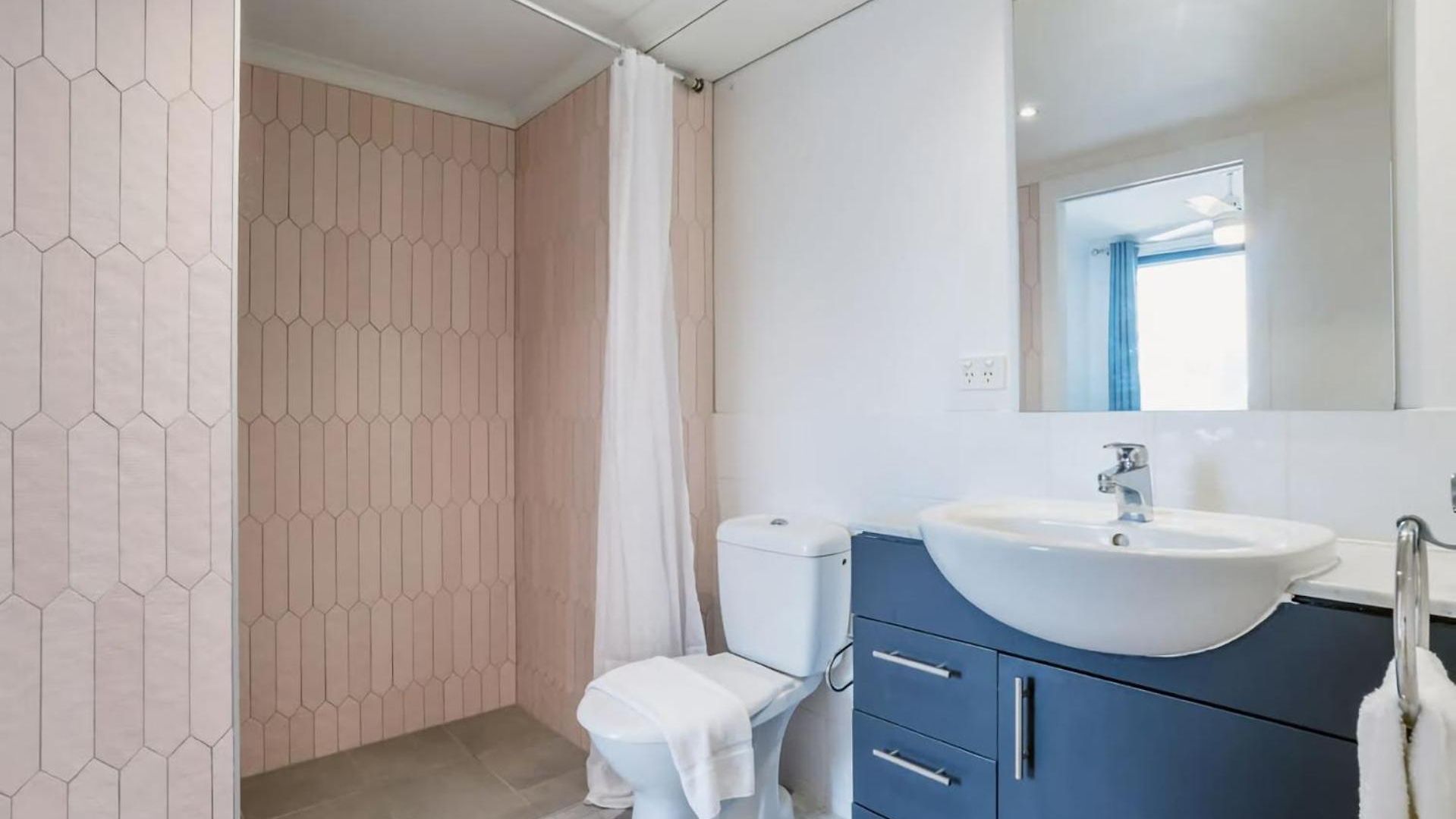 Springs Haven Pool & Parking Apartment
