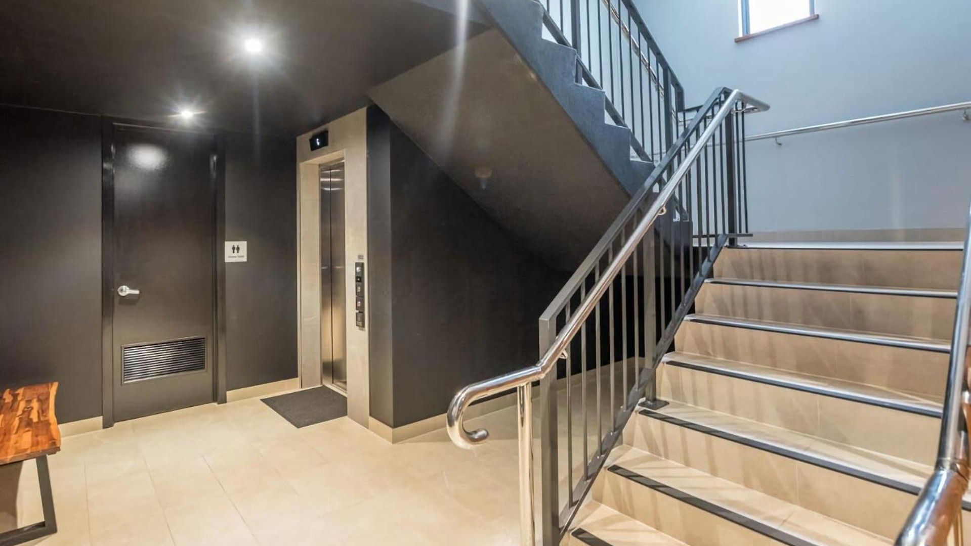 Creative East Escape Balcony & Parking Apartment Brisbane