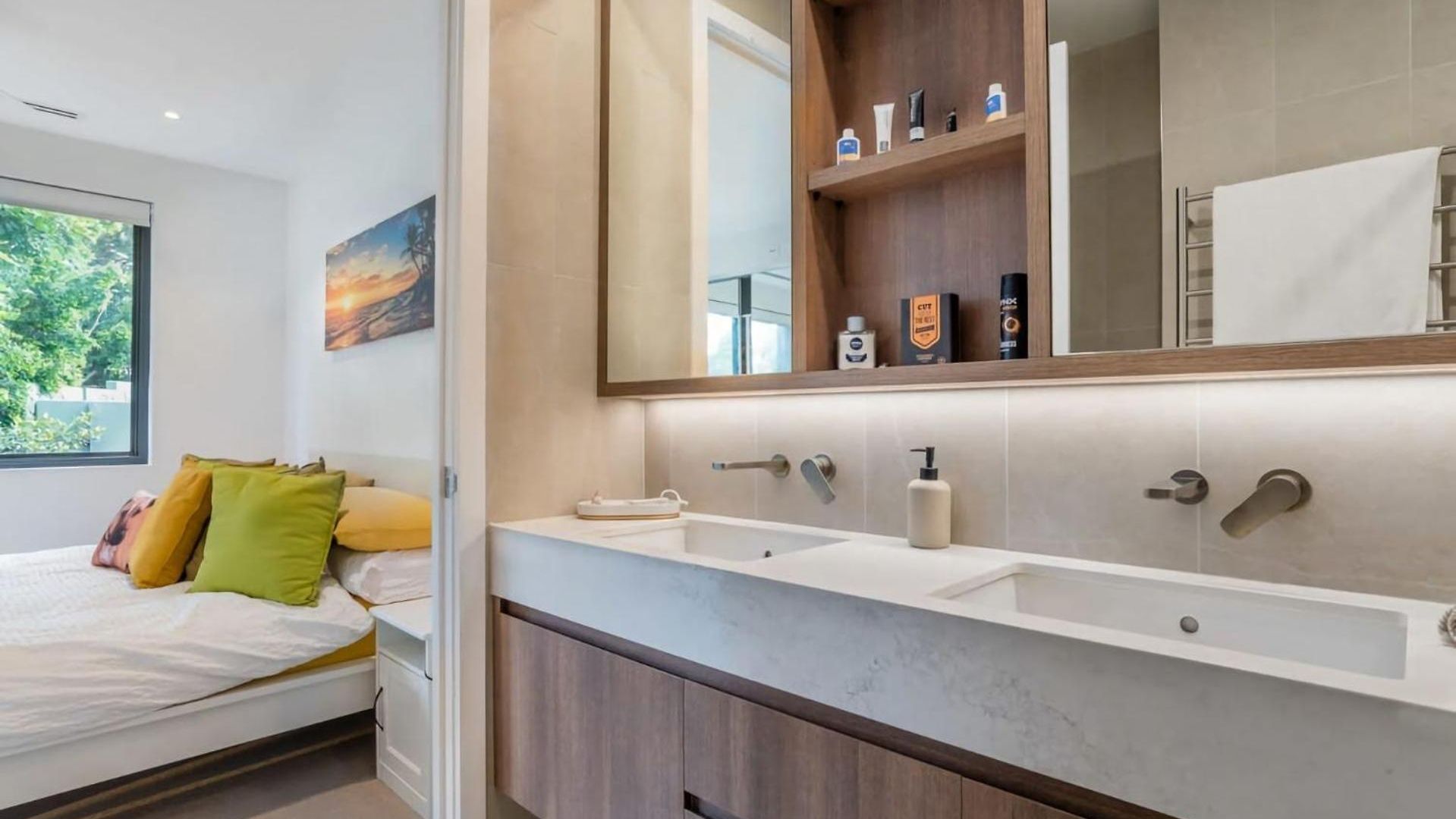 Apartment Creative East Escape Balcony & Parking Brisbane