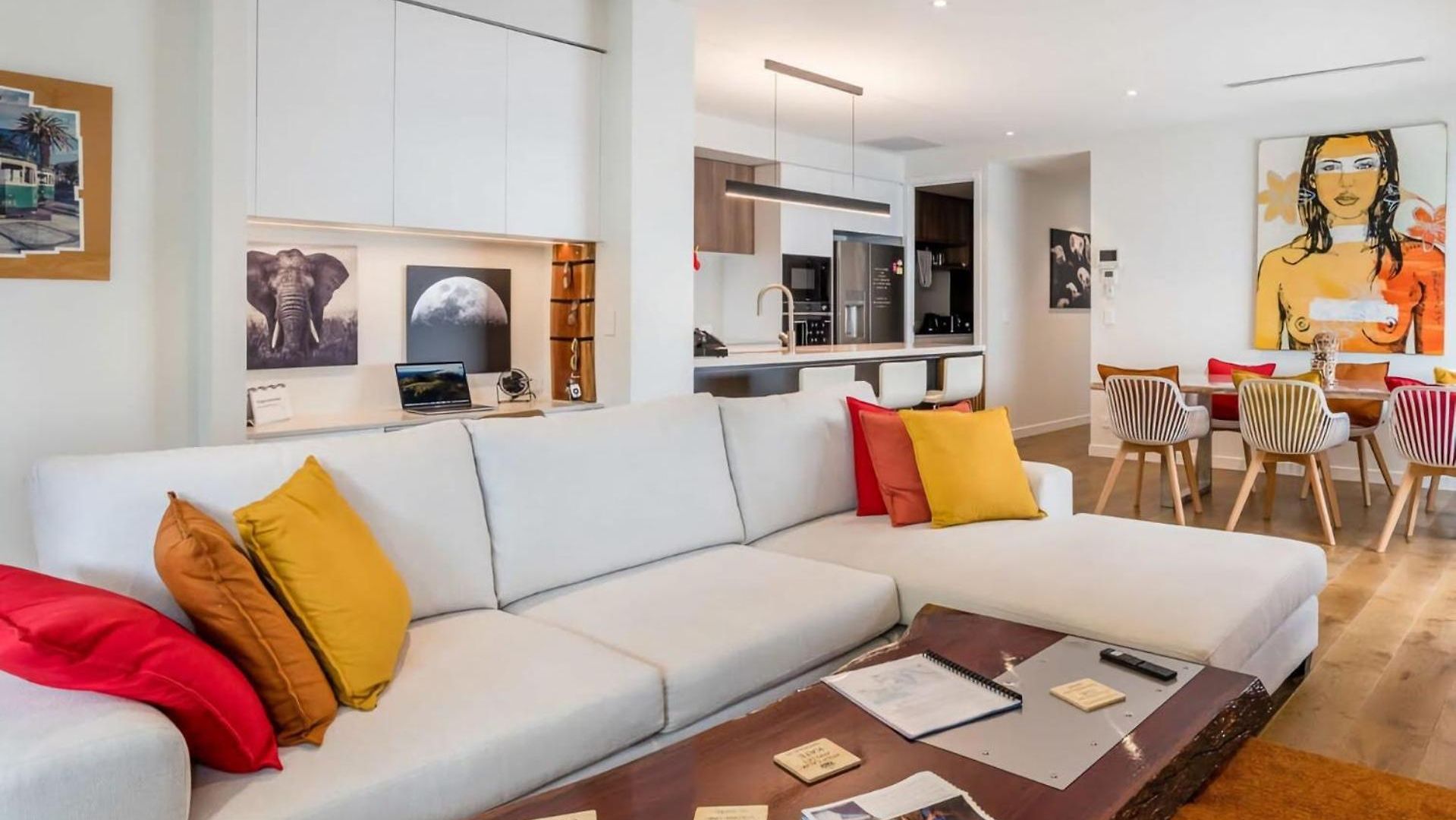 Creative East Escape Balcony & Parking Apartment *