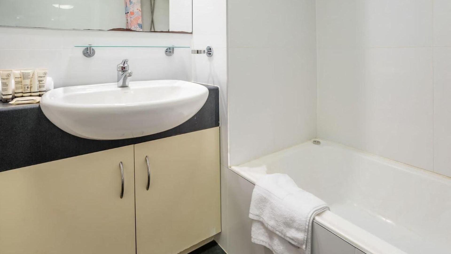 Chic Escape Fortitude Valley Rooftop Amenities Apartment *