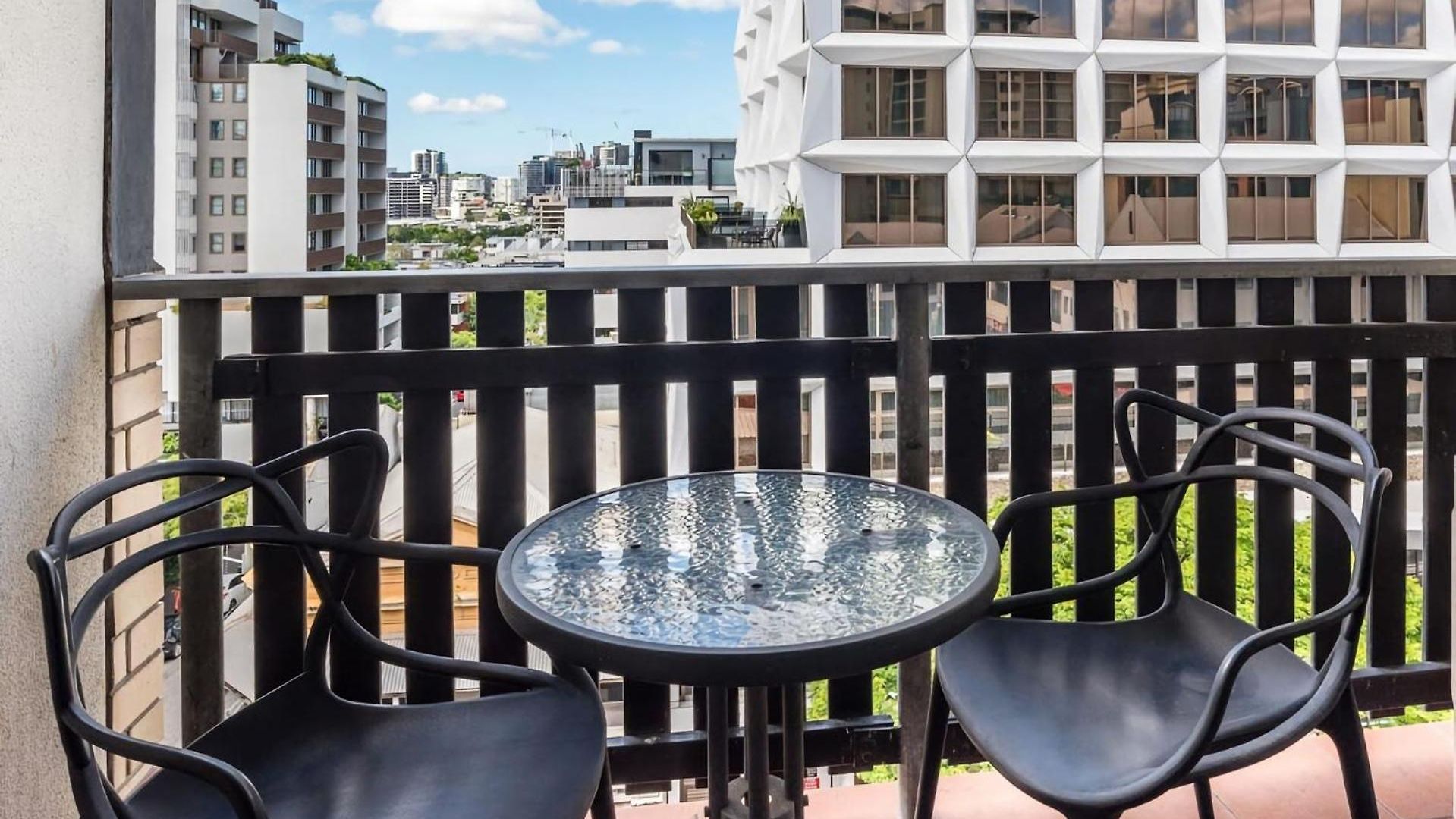Chic Escape Fortitude Valley Rooftop Amenities Apartment Brisbane