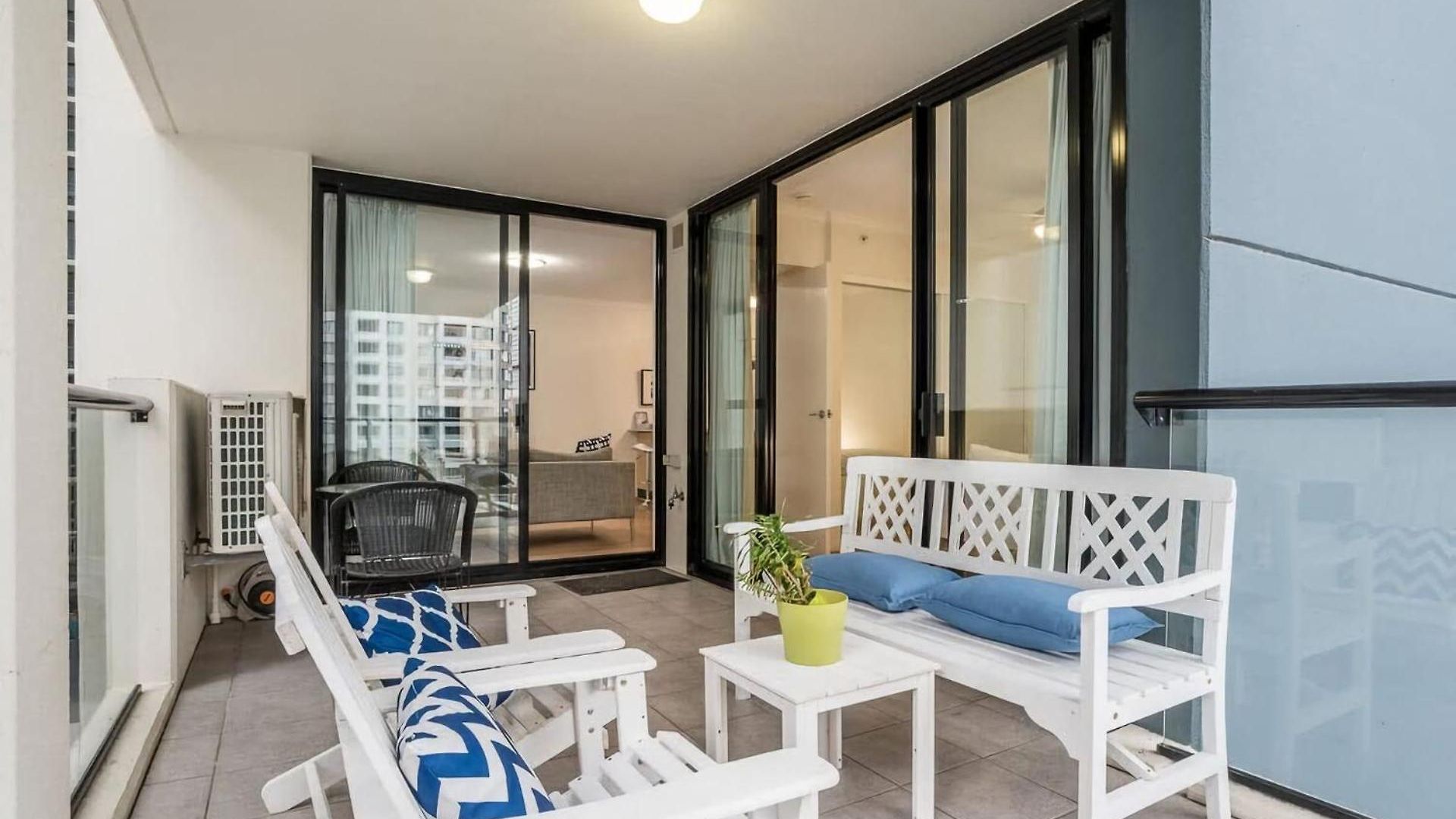 Skyview Pool, Gym & Views Apartment *
