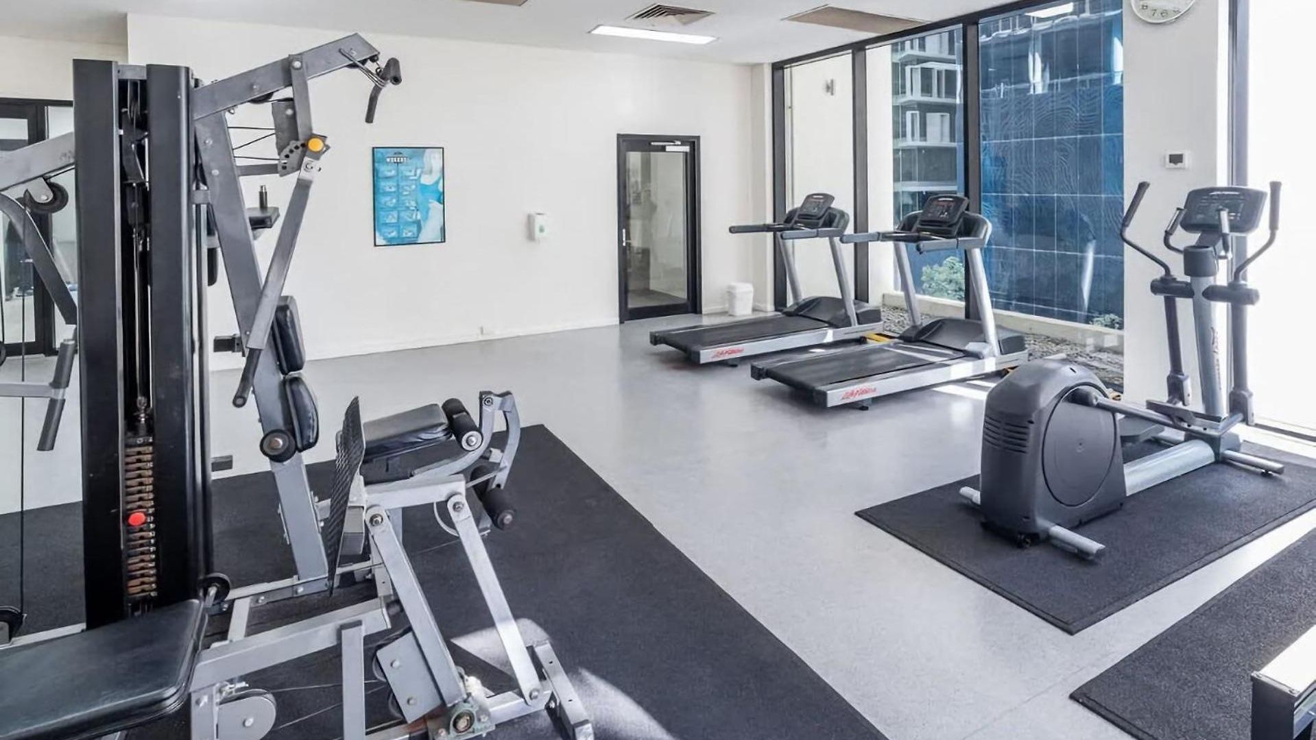 Skyview Pool, Gym & Views Apartment