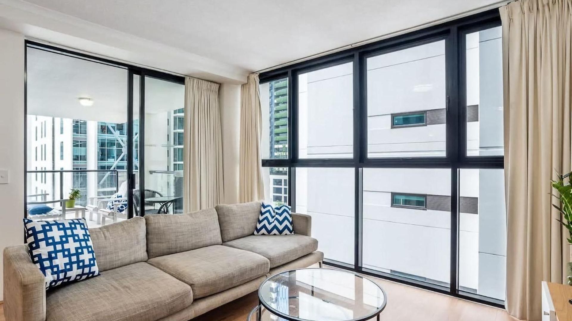 Skyview Pool, Gym & Views Apartment *