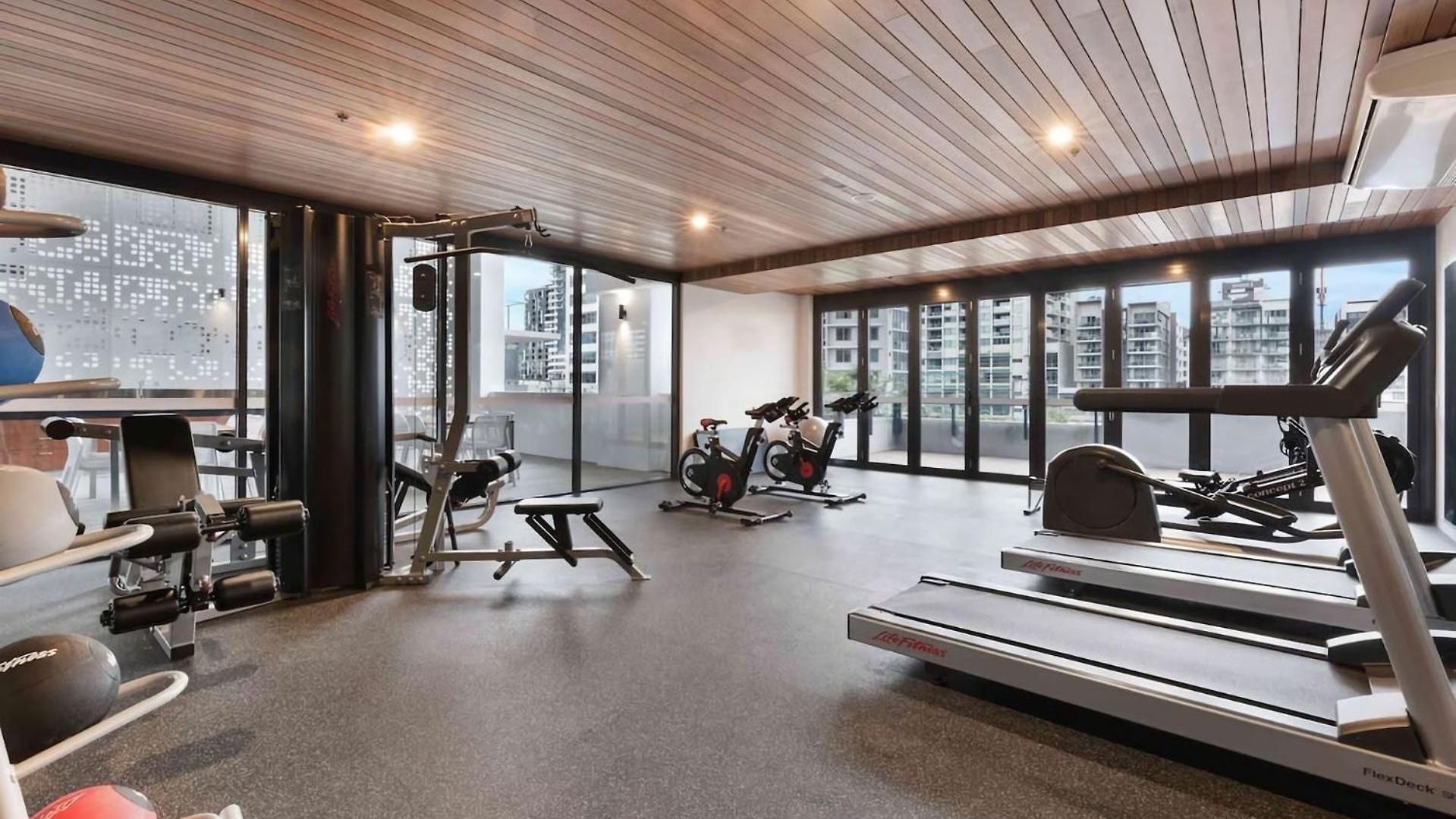 South Bank Skyview Pool & Gym Access * Brisbane