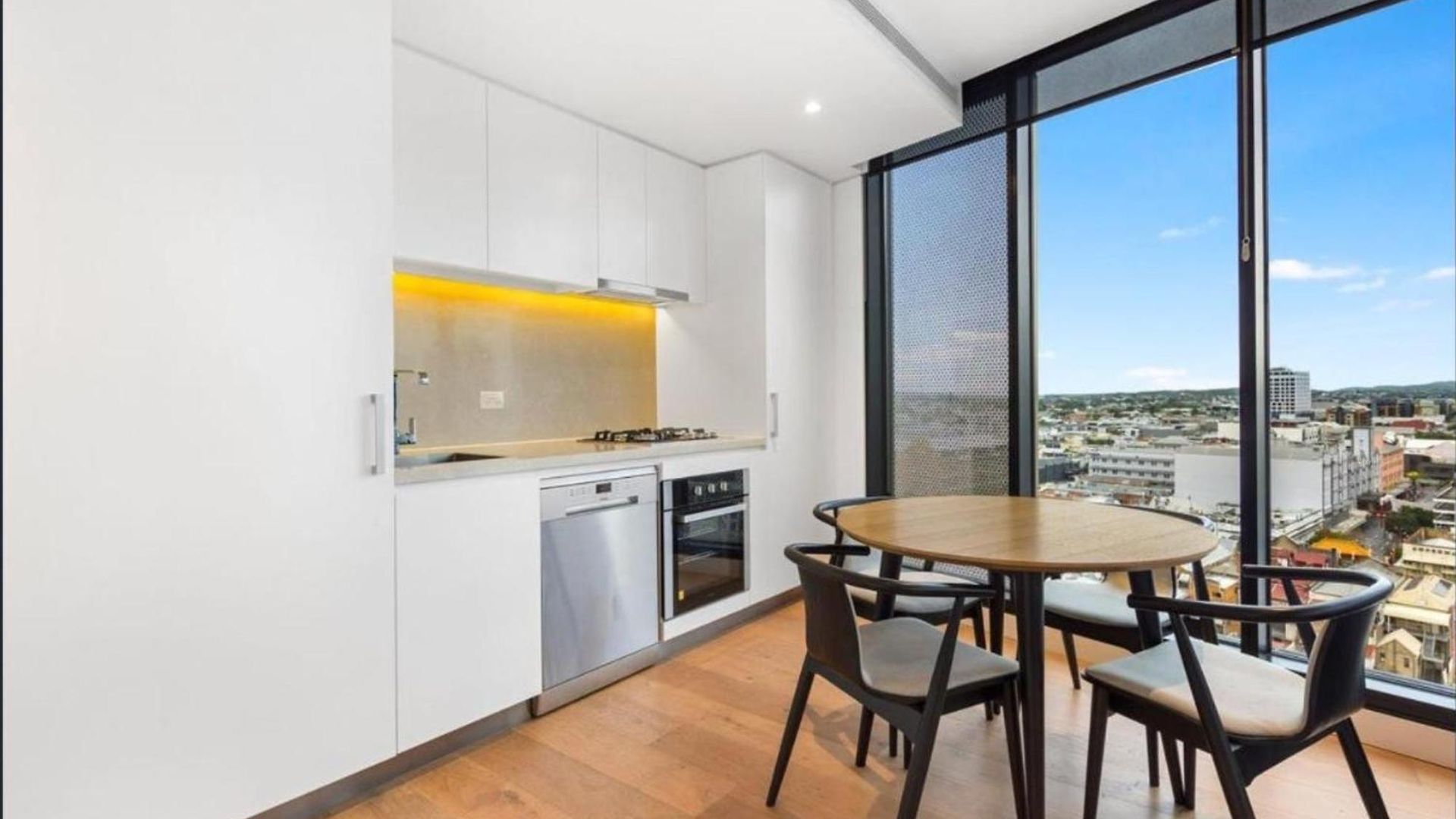 Luxury In The Valley Apartment Brisbane