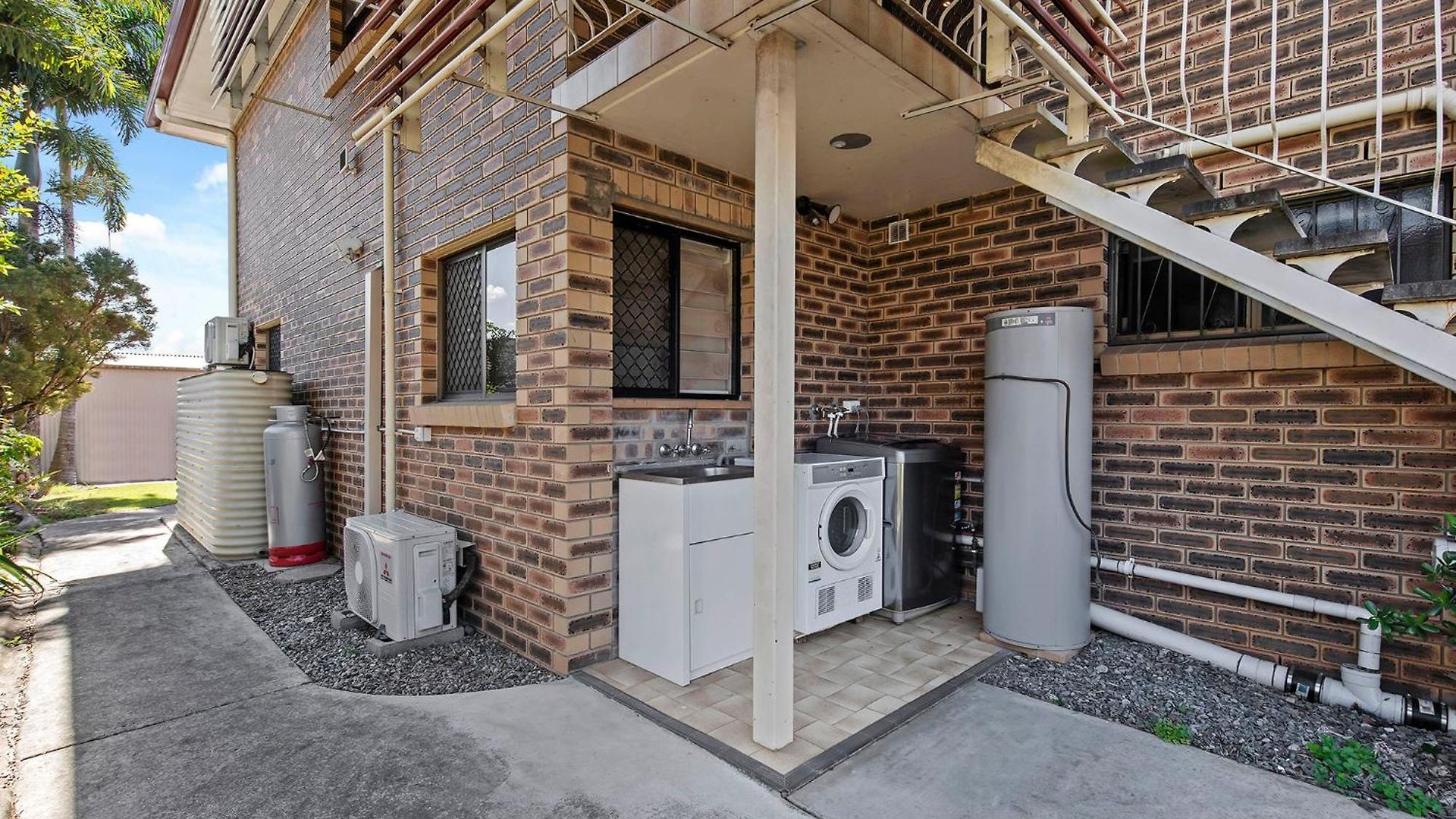 Luxury Living 2b2b In Southern Parking