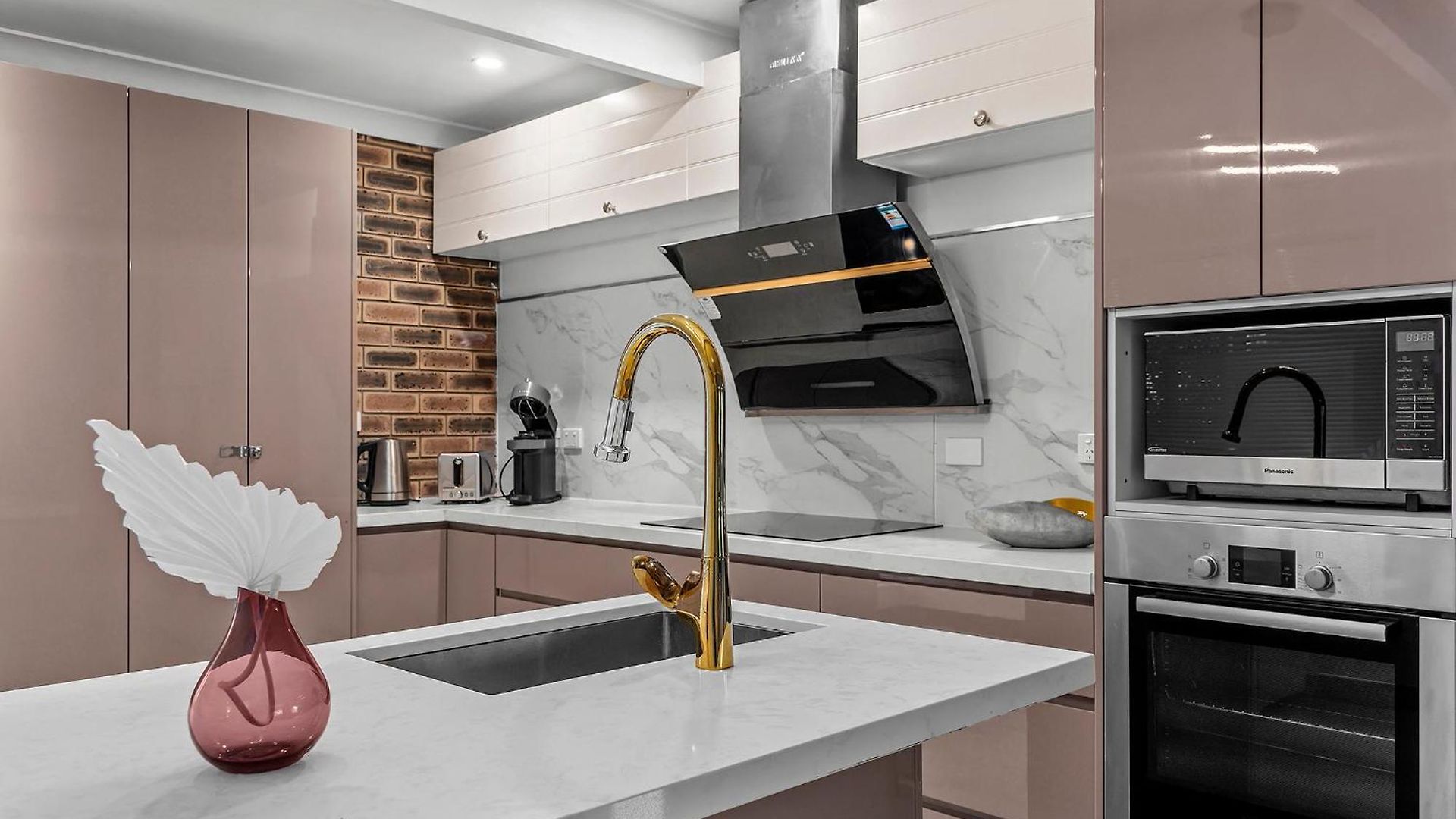 Holiday home Luxury Living 2b2b In Southern Parking Brisbane