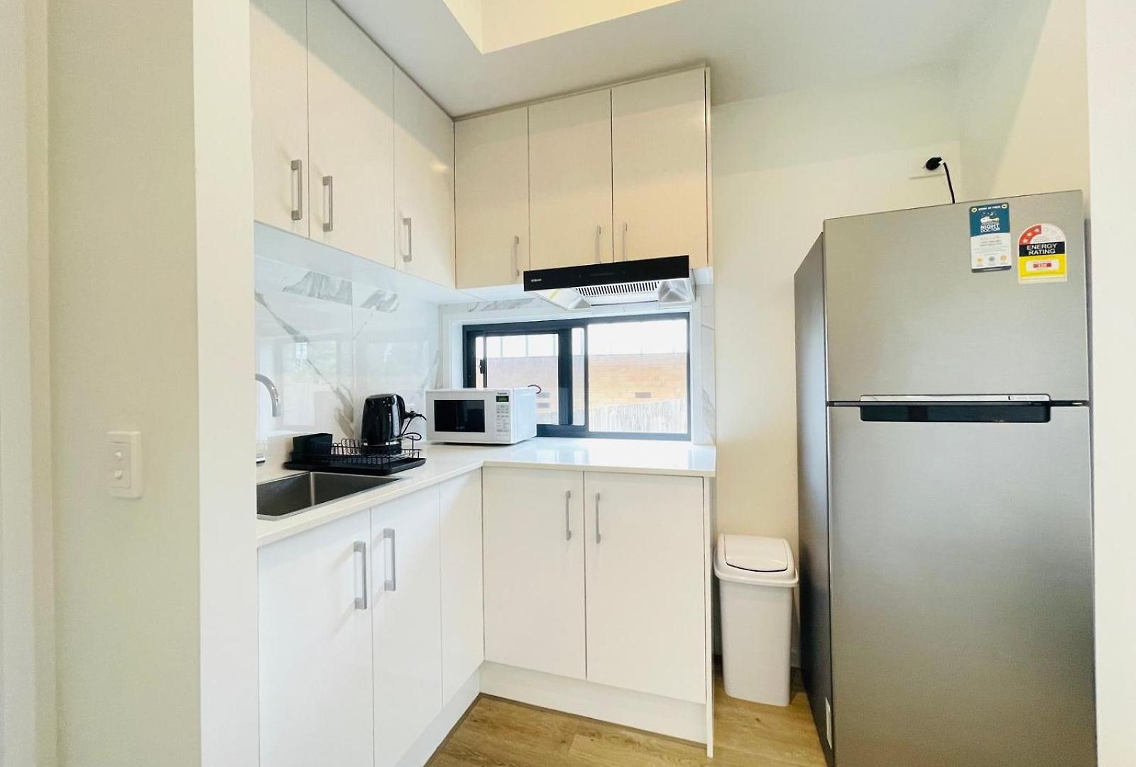 Independent With Onsuite And Small Kitchen
