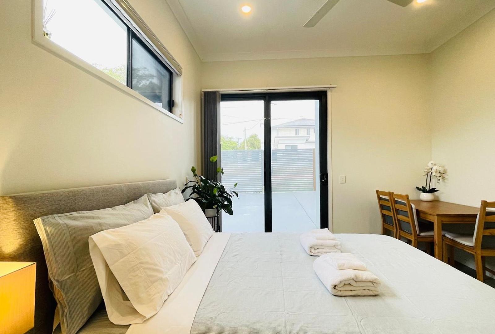 Independent With Onsuite And Small Kitchen 3*