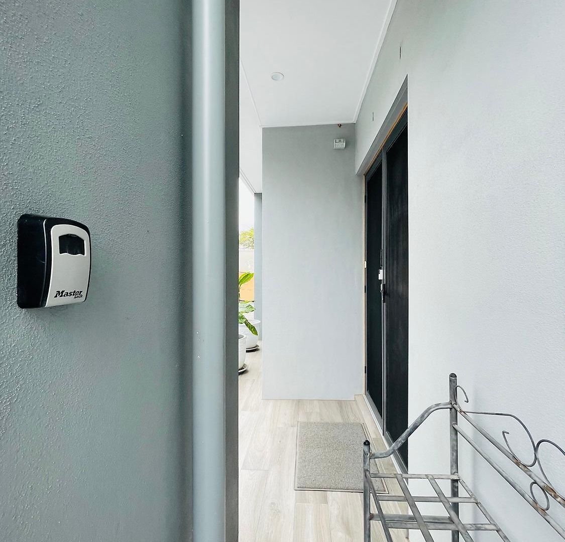 Independent With Onsuite And Small Kitchen Guest house