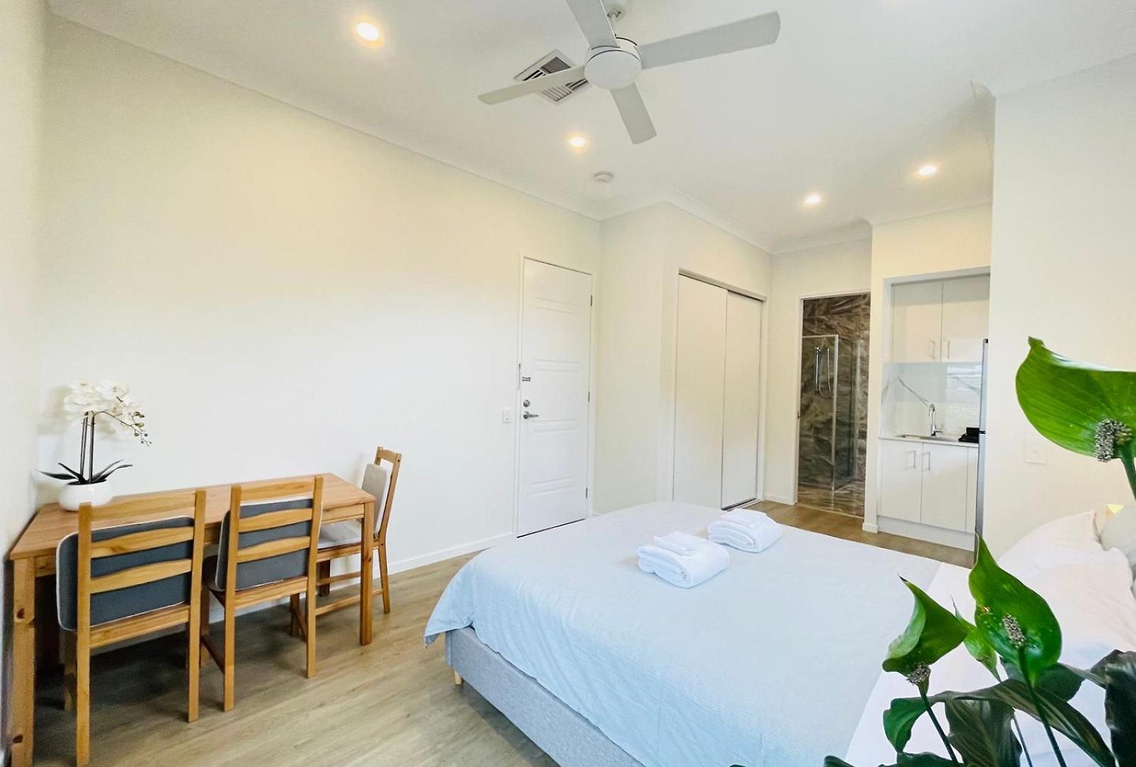 Guest house Independent With Onsuite And Small Kitchen