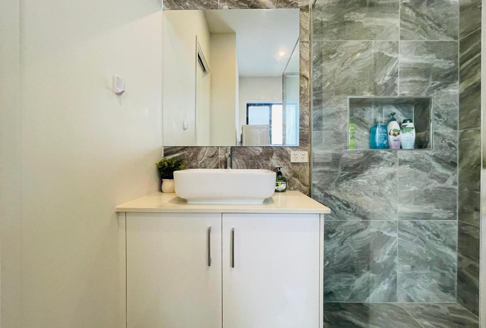 Independent With Onsuite And Small Kitchen Guest house