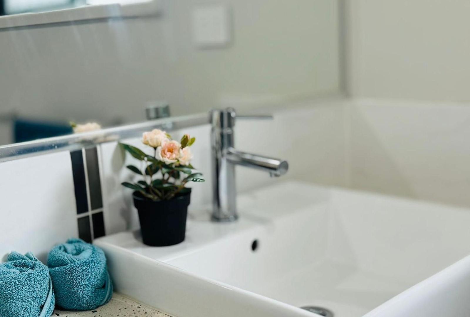 Homestay 16a Serene Ensuite In Coopers Plains