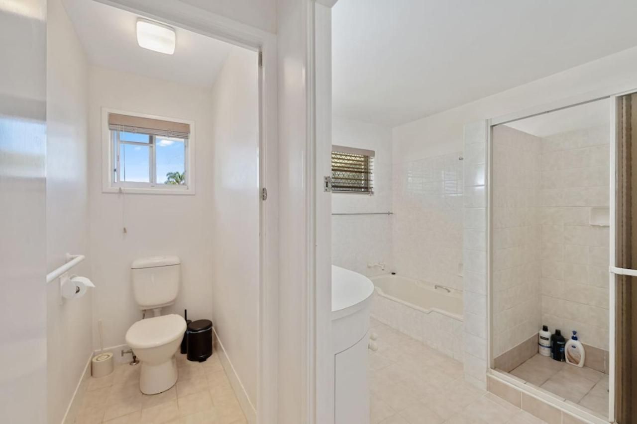 Charming 4br House With Parking Near Sunnybank Holiday home *