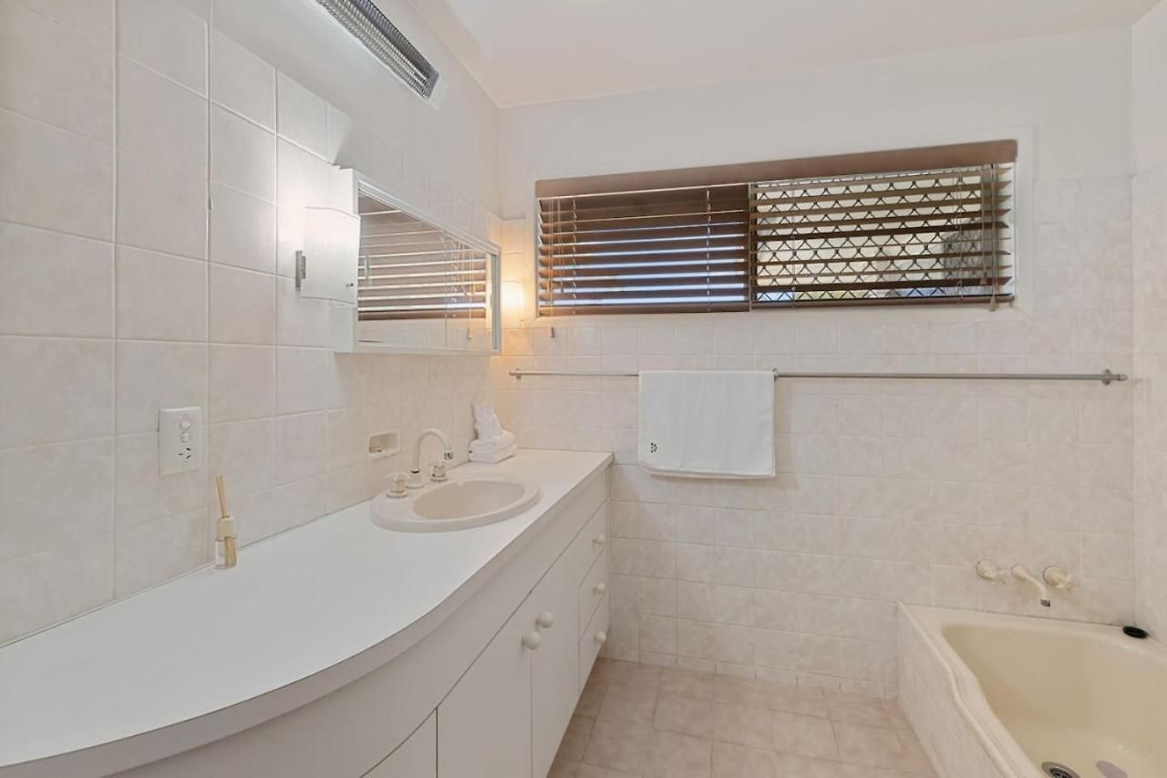 Charming 4br House With Parking Near Sunnybank Holiday home