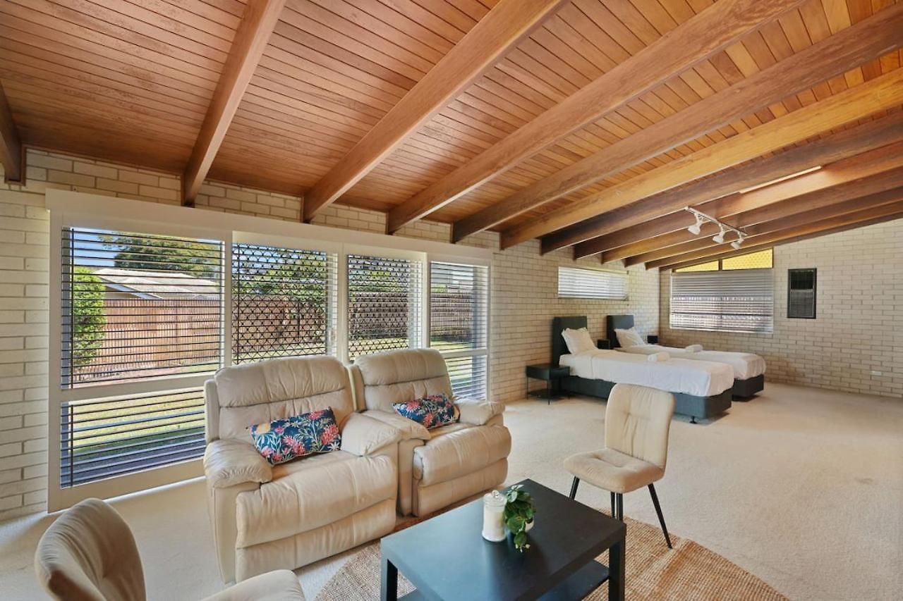 Holiday home Charming 4br House With Parking Near Sunnybank