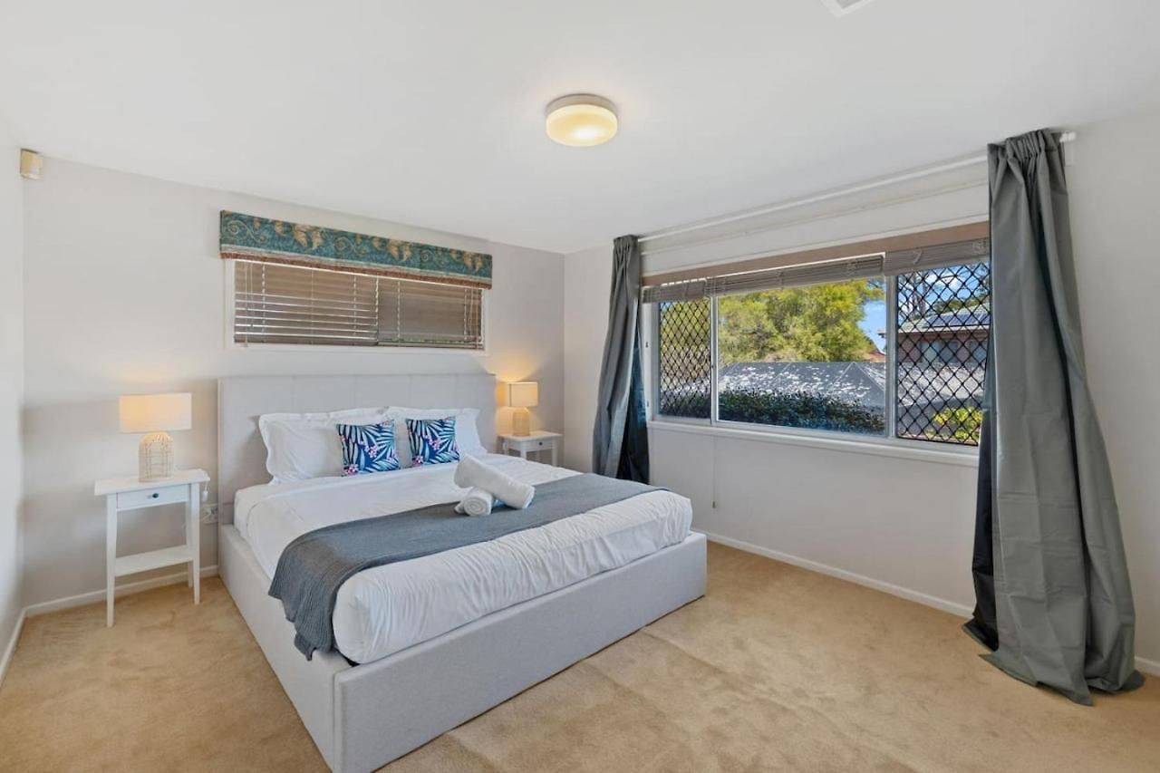 Holiday home Charming 4br House With Parking Near Sunnybank *