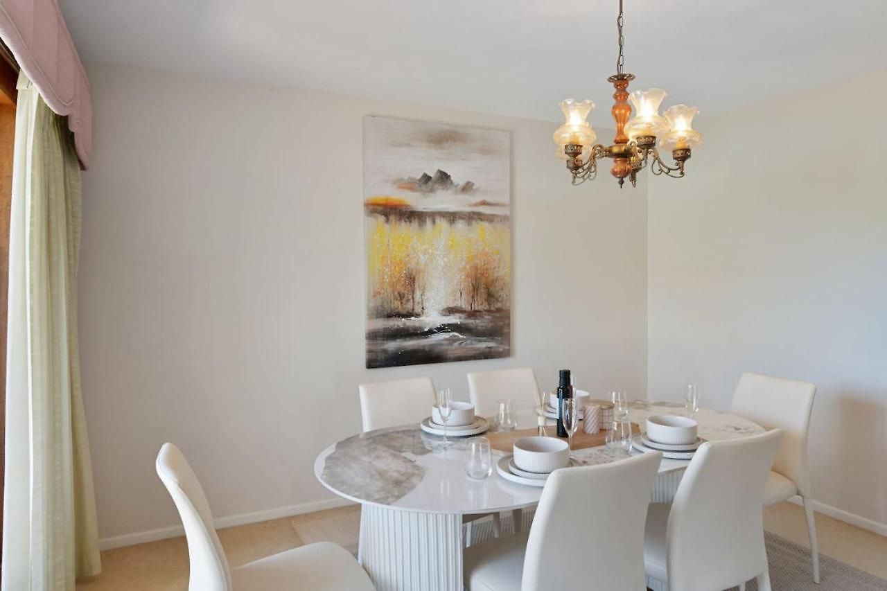 Charming 4br House With Parking Near Sunnybank Holiday home
