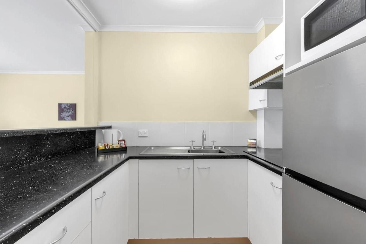 Quiet Unit In Leafy By Custom Hosting * Brisbane