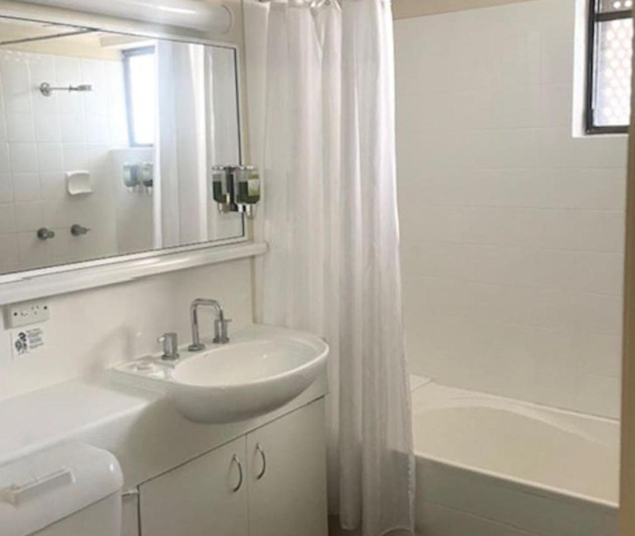 Quiet Unit In Leafy By Custom Hosting *