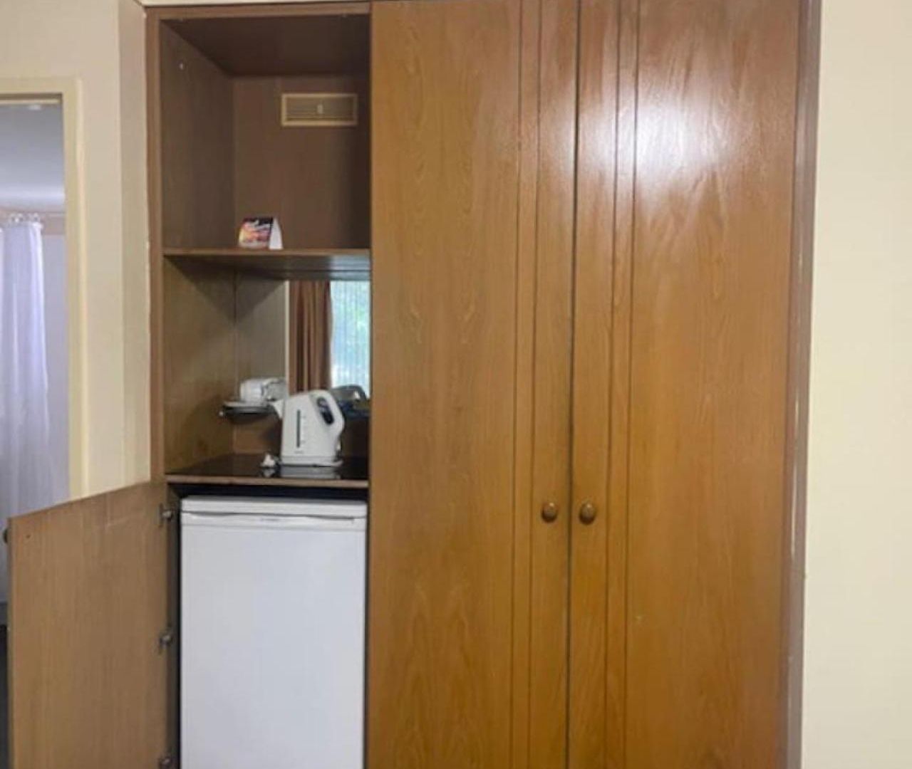 Quiet Unit In Leafy By Custom Hosting *