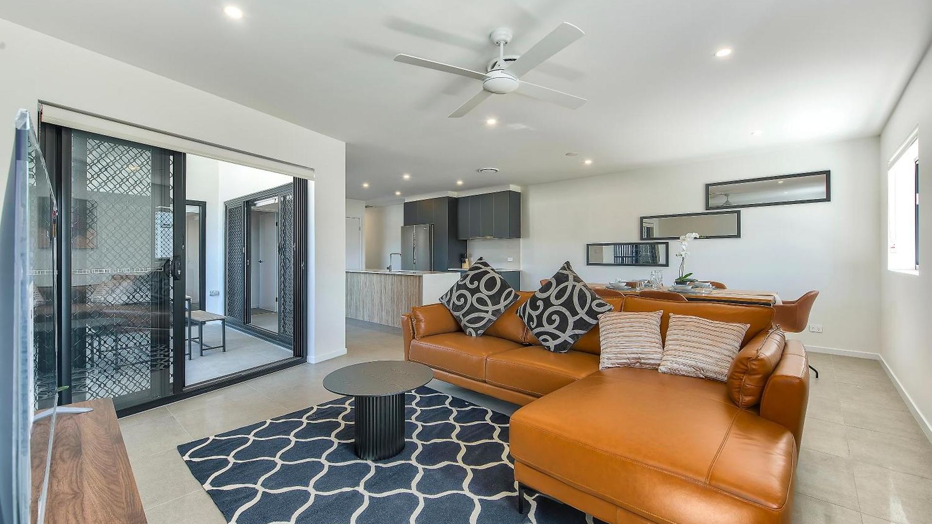 Apartment 3br Floor With Parking, Ev Friendly & Views South *