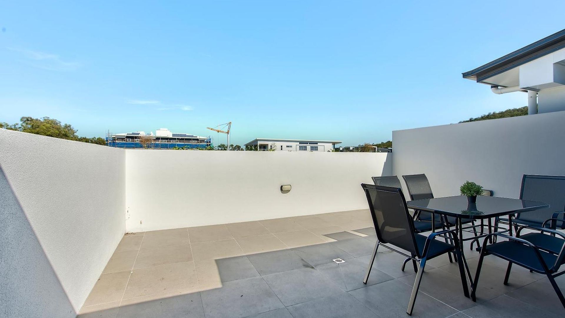 Apartment 3br Floor With Parking, Ev Friendly & Views South