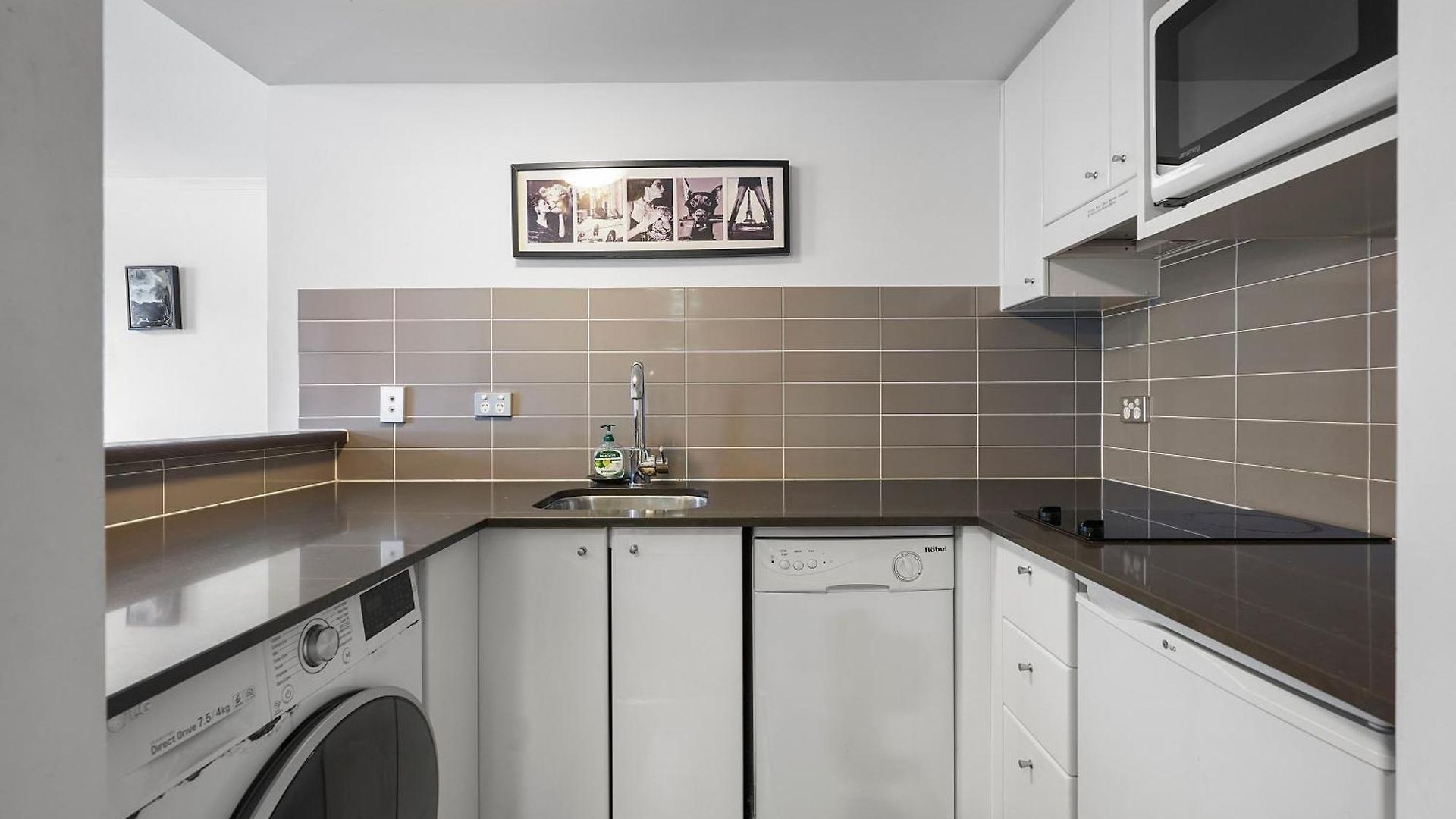 Cbd - 1bdr - Sebel 4 Star Apartment *