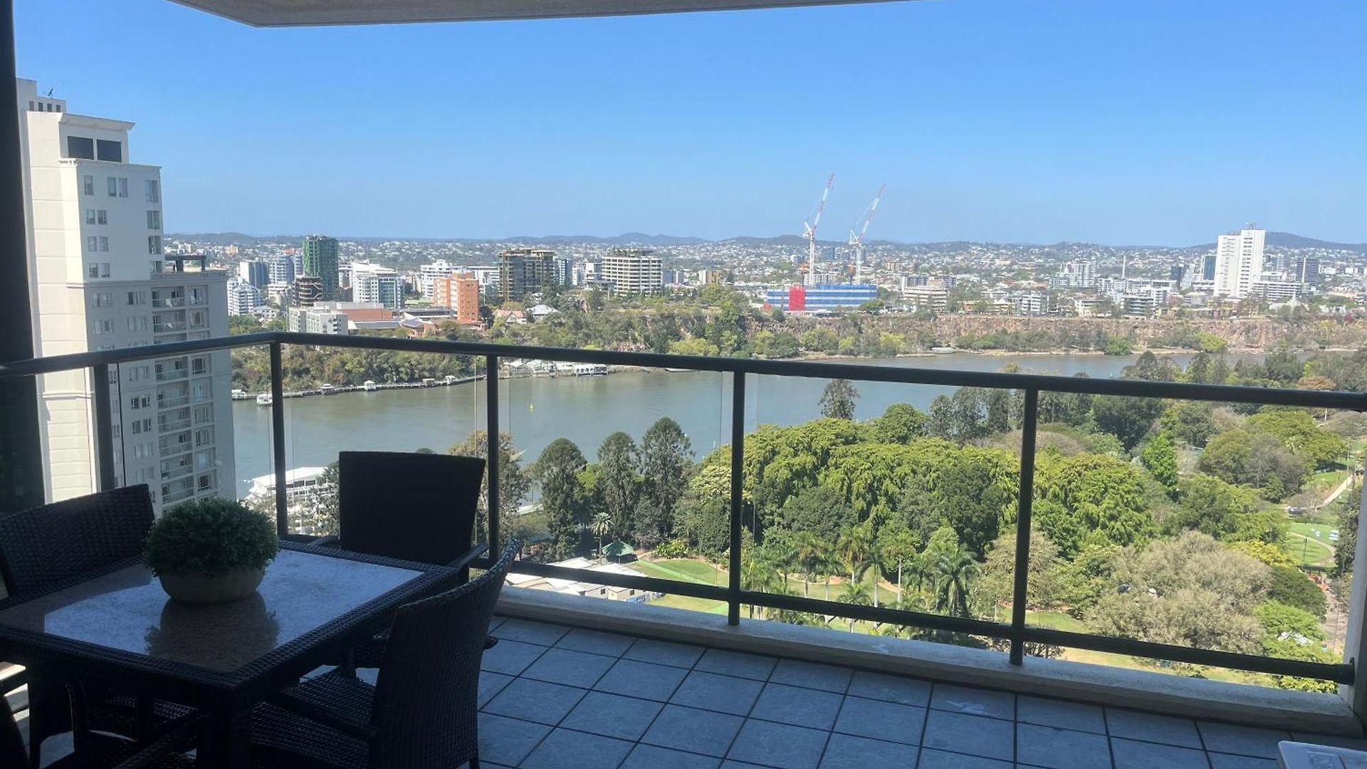 Apartment Cbd Luxury With River & Botanic Garden Views From Spacious Balcony *