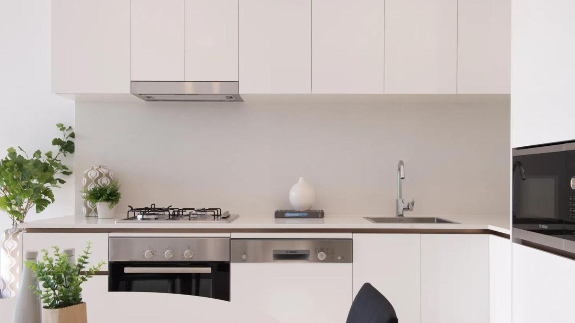 Modern 5-guest Pool Retreat For Family & Business Apartment *