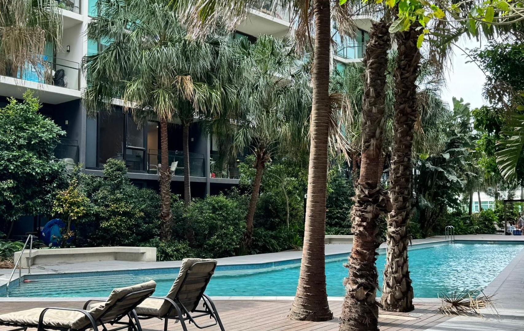 Modern 5-guest Pool Retreat For Family & Business