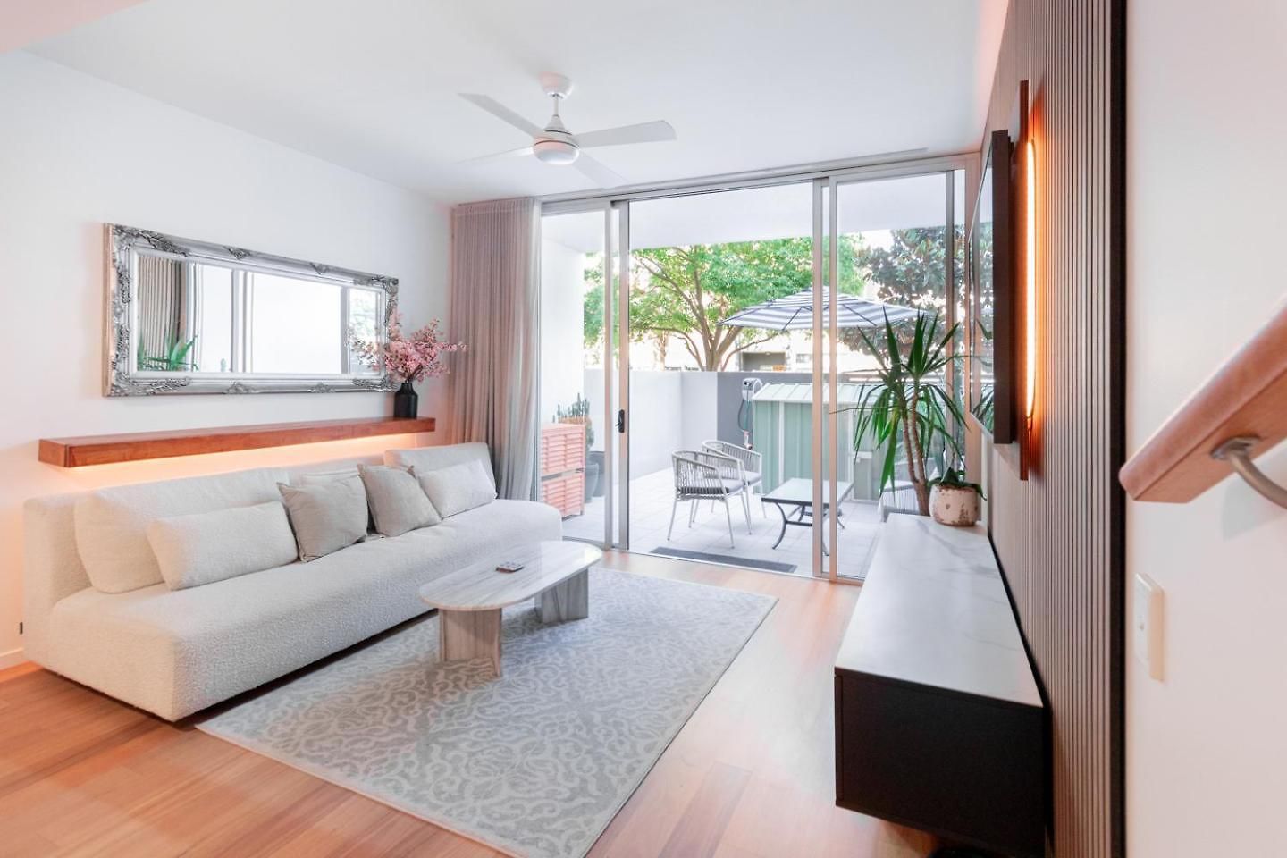 Apartment 2 Bed Metres From Bulimba Ferry On Oxford Street Brisbane