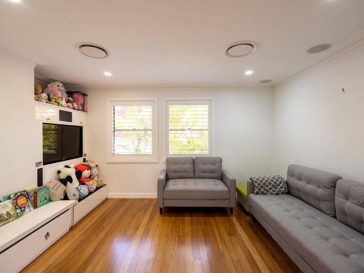 Stunning View 5br With Balcony Near Malls Uni And Cbd Holiday home *