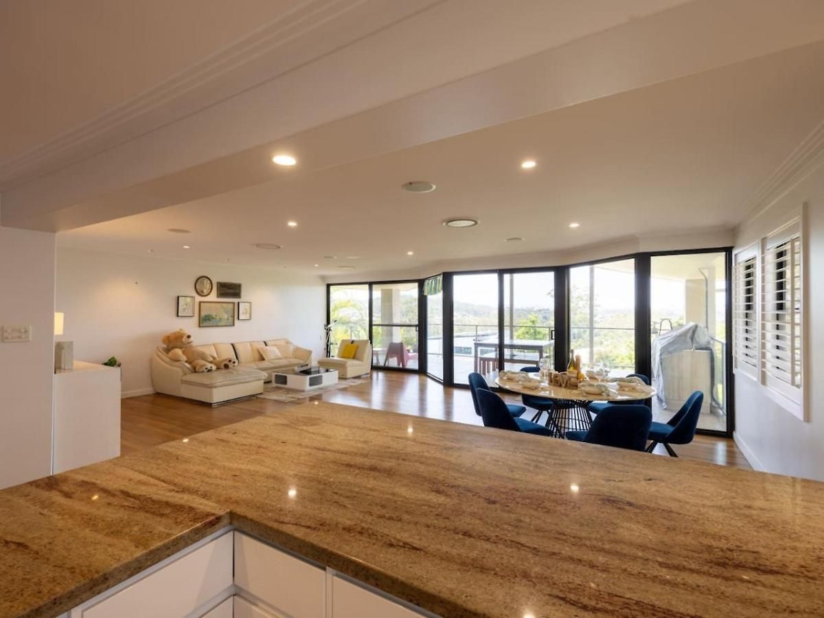 Stunning View 5br With Balcony Near Malls Uni And Cbd Holiday home *