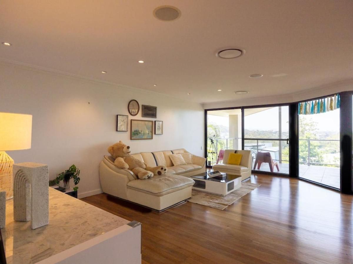 Holiday home Stunning View 5br With Balcony Near Malls Uni And Cbd