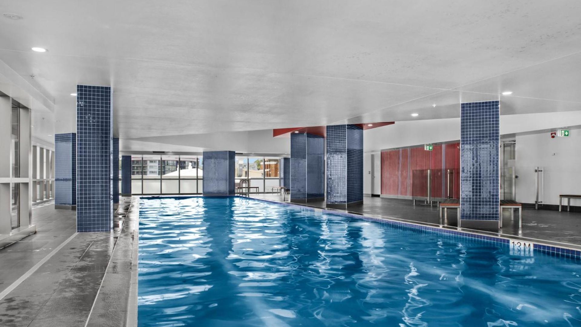 Cosy 1-bed With 41st Floor Views Pool & Gym Apartment *