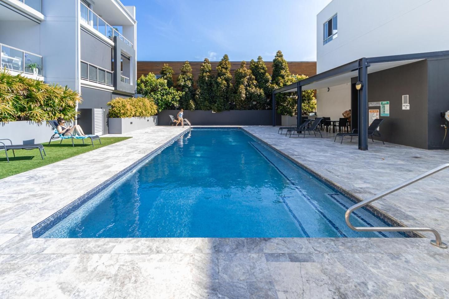 2 Bed Metres From Bulimba Ferry On Oxford Street * Brisbane