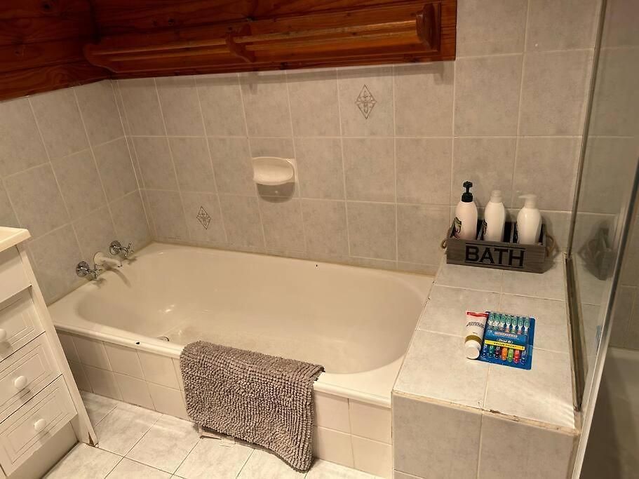 Family 3-bedroom Everton Hills Apartment *