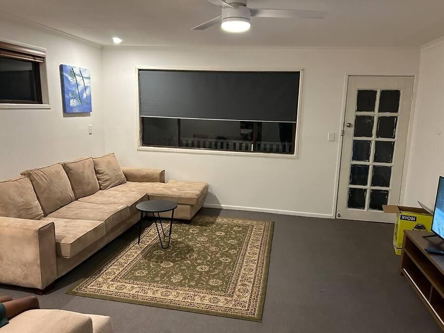 Family 3-bedroom Everton Hills Apartment *