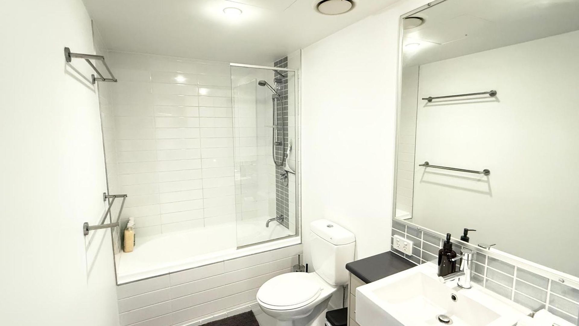 Spacious Newly Renovated 3-bedroom Opposite Westfield Chermside Apartment Brisbane