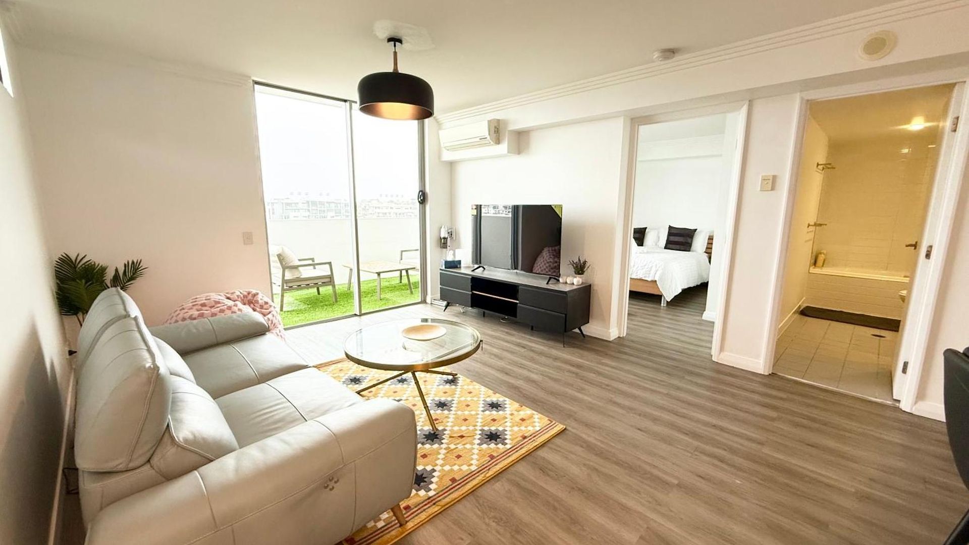 Apartment Spacious Newly Renovated 3-bedroom Opposite Westfield Chermside