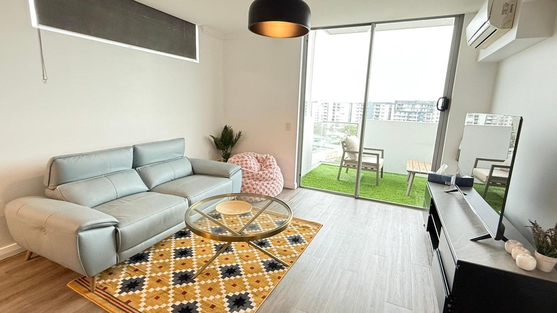 Spacious Newly Renovated 3-bedroom Opposite Westfield Chermside Apartment *
